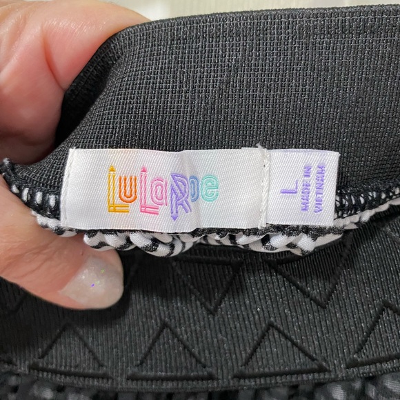 Lularoe, women’s lined skirt, size L, black, good condition, 29 inches long - Picture 3 of 5